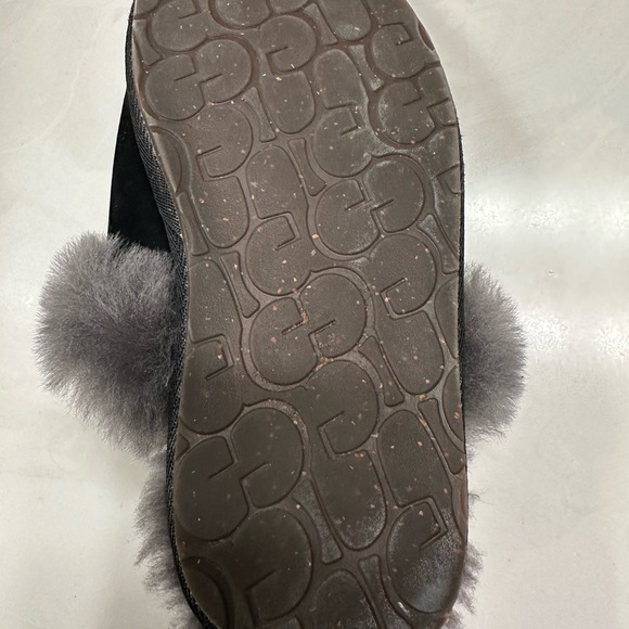 UGG Scuffette II Suede Slipper/clog/mule. Women’s Size 5 Black/Grey. - Picture 5 of 6